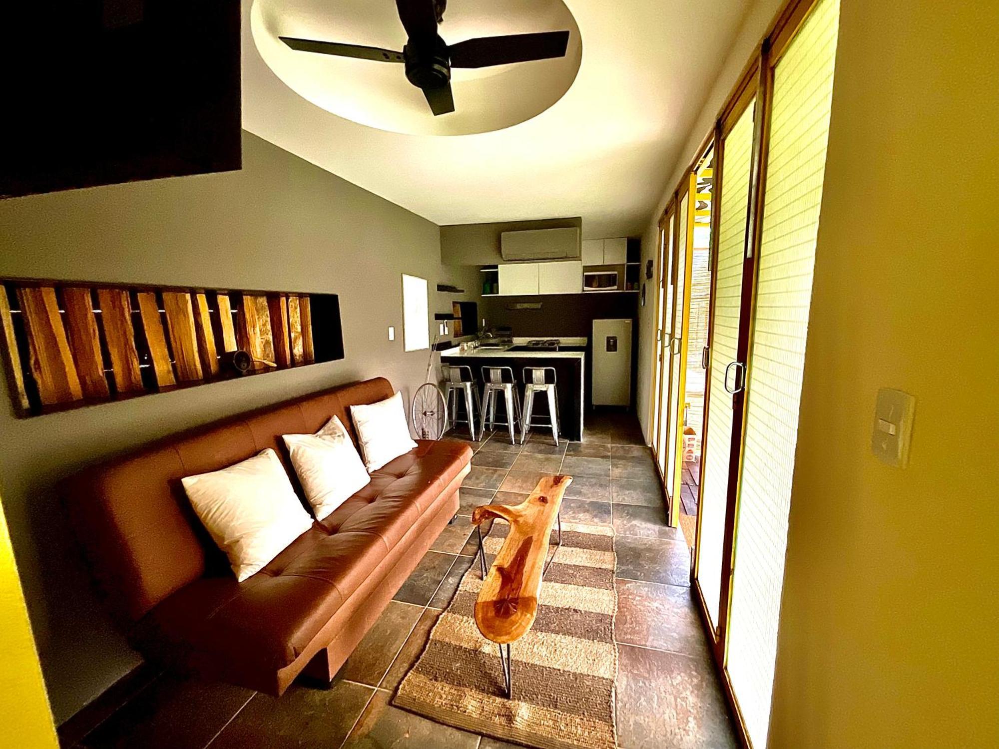 Container House Aparthotel ตลายาคาปาน ภายนอก รูปภาพ